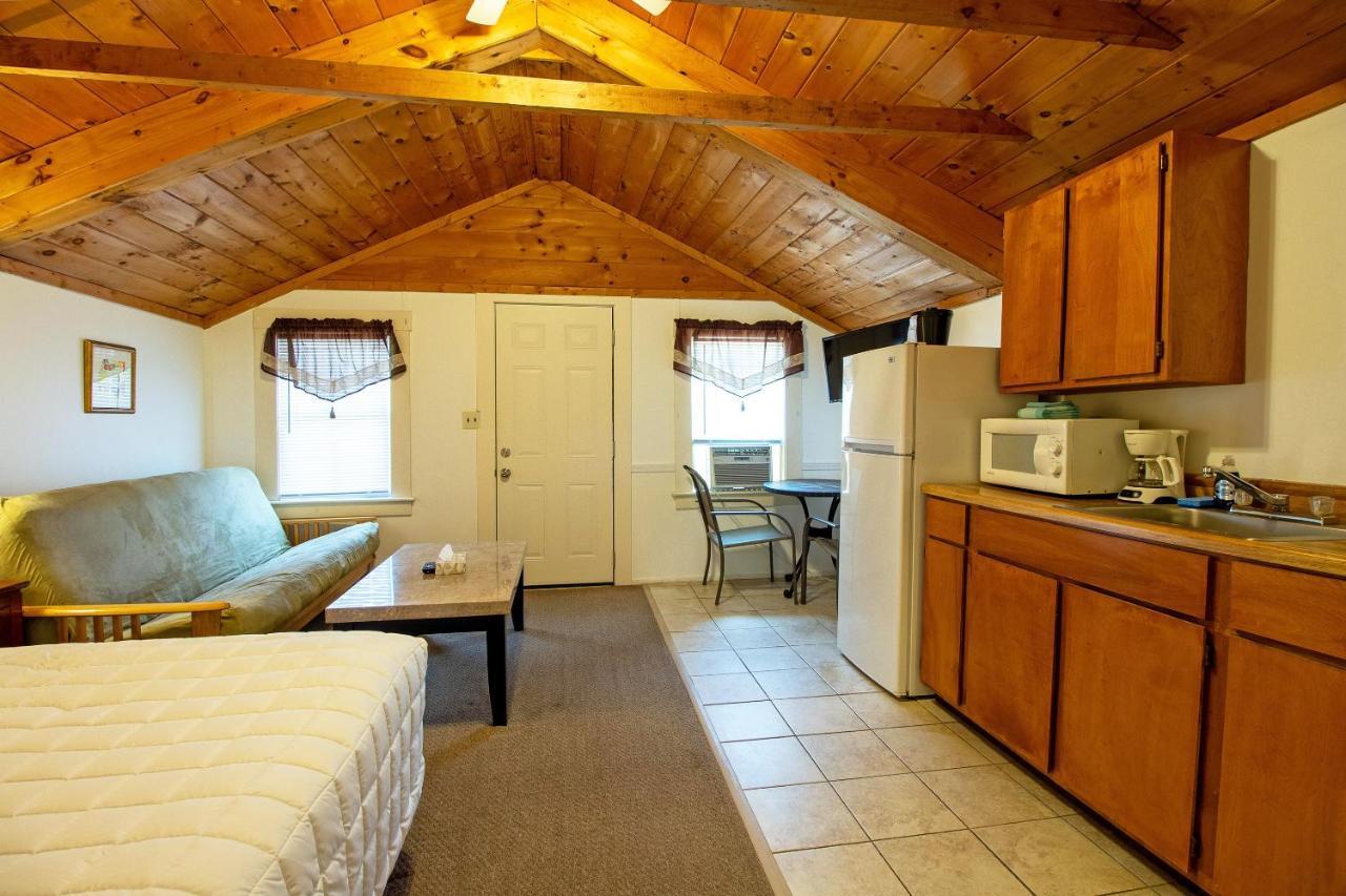 Half Moon Motel&Cottages Weirs Beach Buitenkant foto