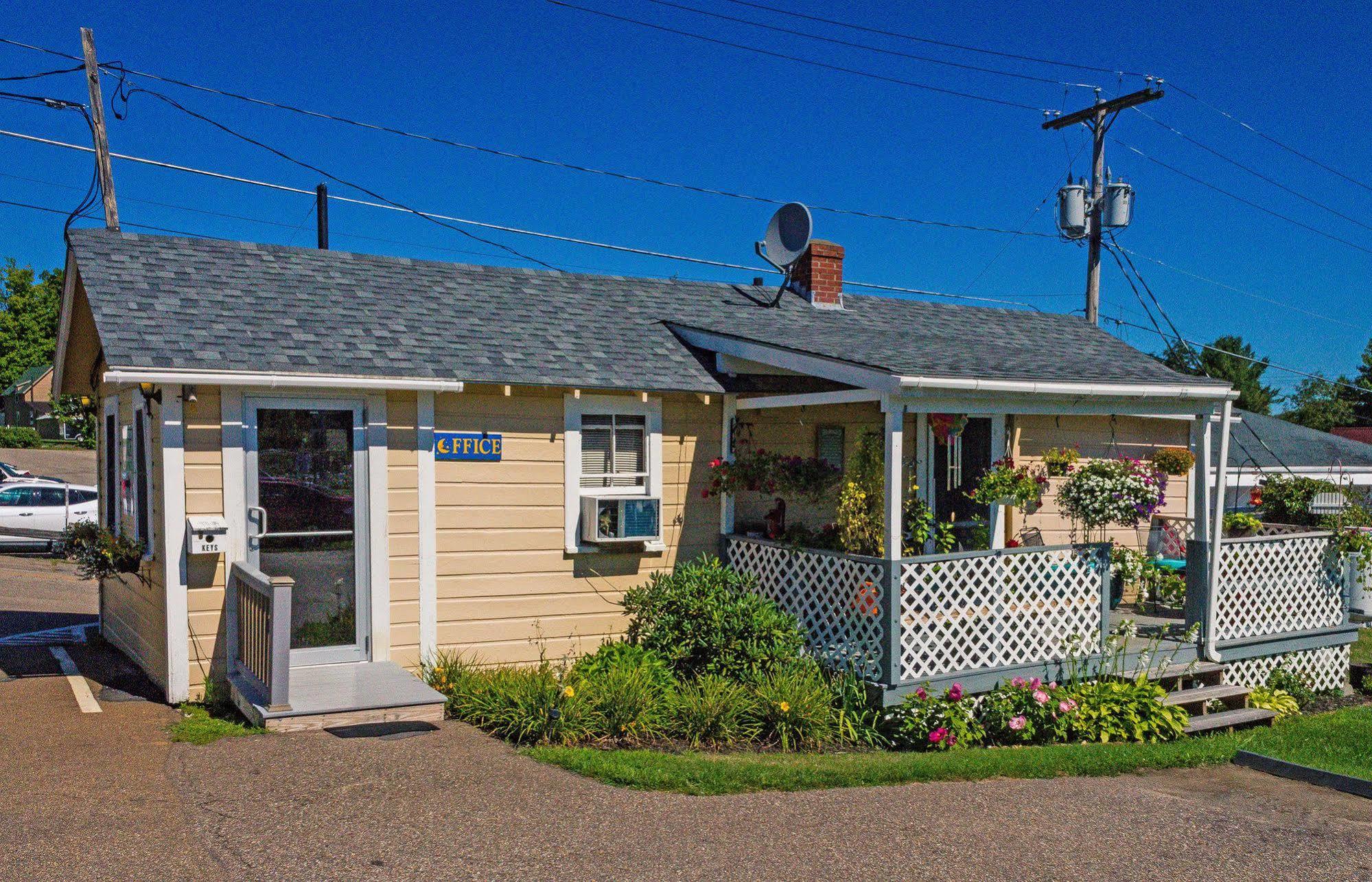 Half Moon Motel&Cottages Weirs Beach Buitenkant foto